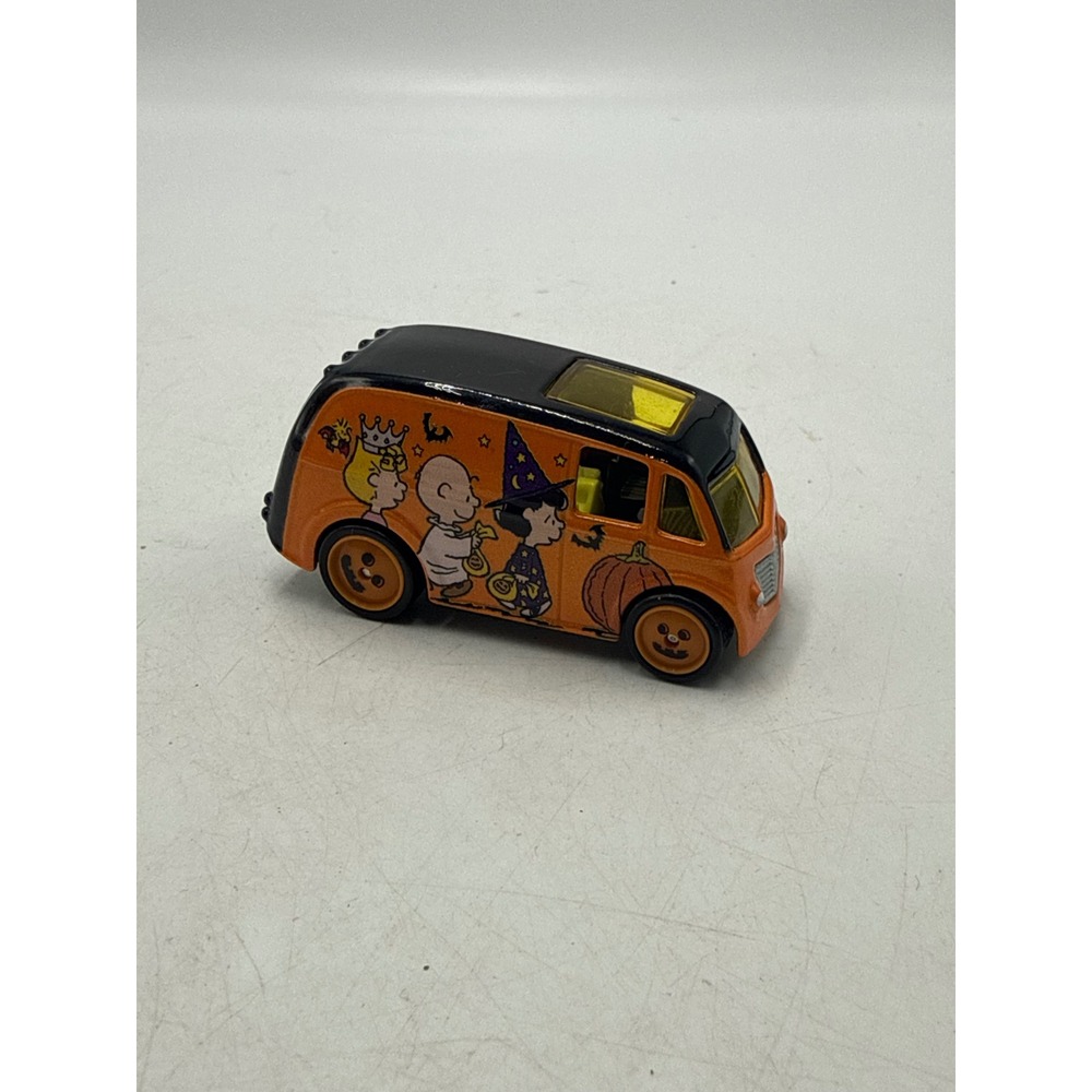 Hot Wheels Peanuts Halloween Bread Box Van Charlie Brown Snoopy Orange X8312